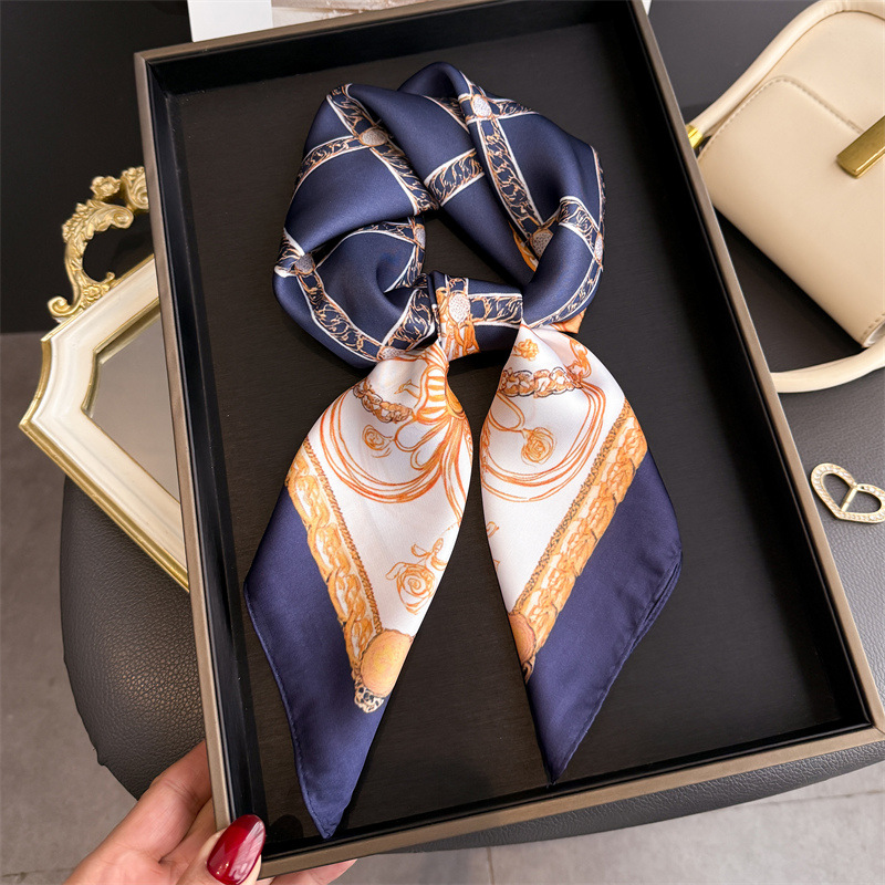 Scarf Silk Square - وشاح حريري مربع أزرق كلاسيكي بطبعة